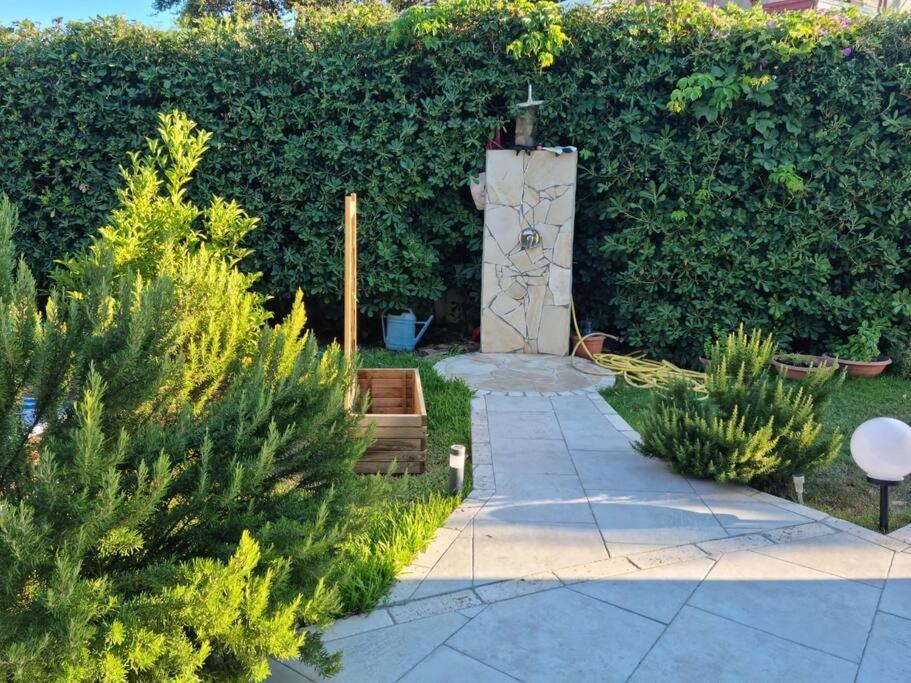 Villa Tea, Residenza Incantevole Con Giardino . Flumini di Quartu Exterior photo